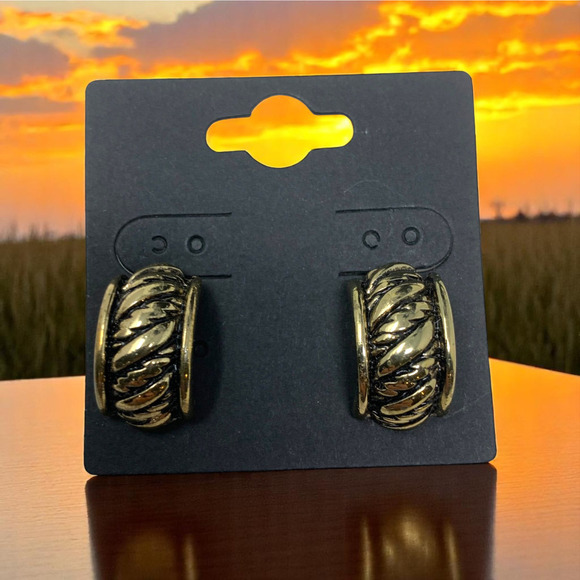 Vintage 1980s Textured Gold Tone Clip On Huggie Earrings Couture Chunky Mogul - Picture 6 of 6